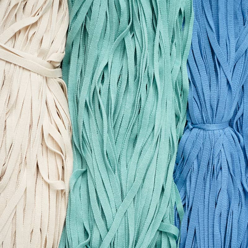 Geripptes Baumwollgewebe mit weichem Kordelzug in der Taille